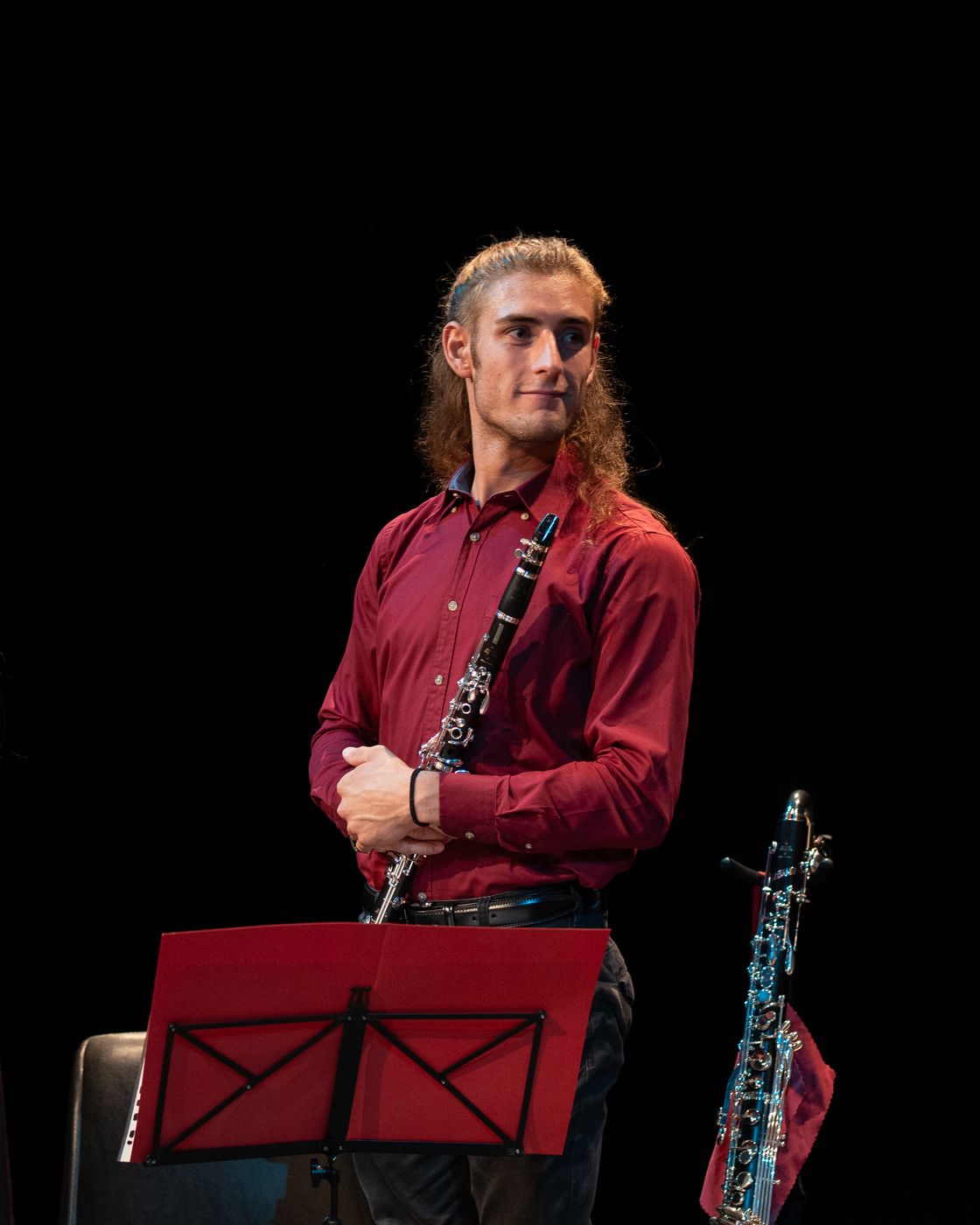 Un clarinettista dell’ensemble sul palco